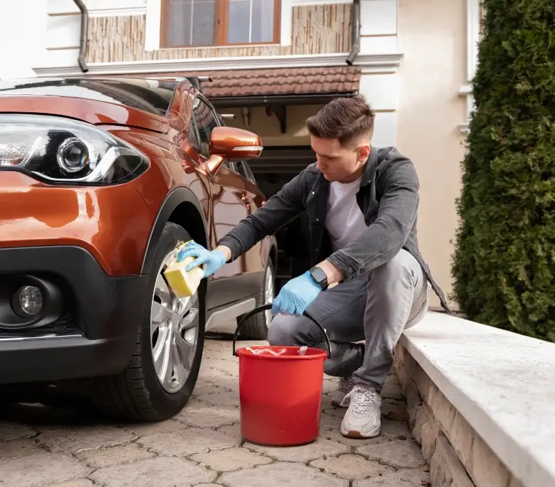 Lavage auto à domicile Bosc-le-Hard : professionnel intervenant sur un véhicule